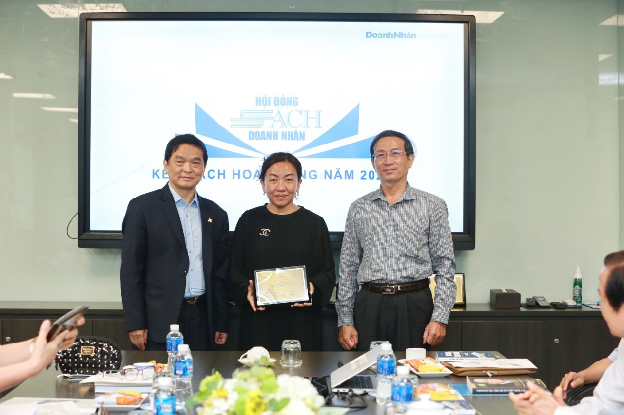 Ba_Nhan_Huc_Quan_-_TGY_trong_Phien_hYp_thY_5_HYi_YYng_Sach_Doanh_Nhan__1