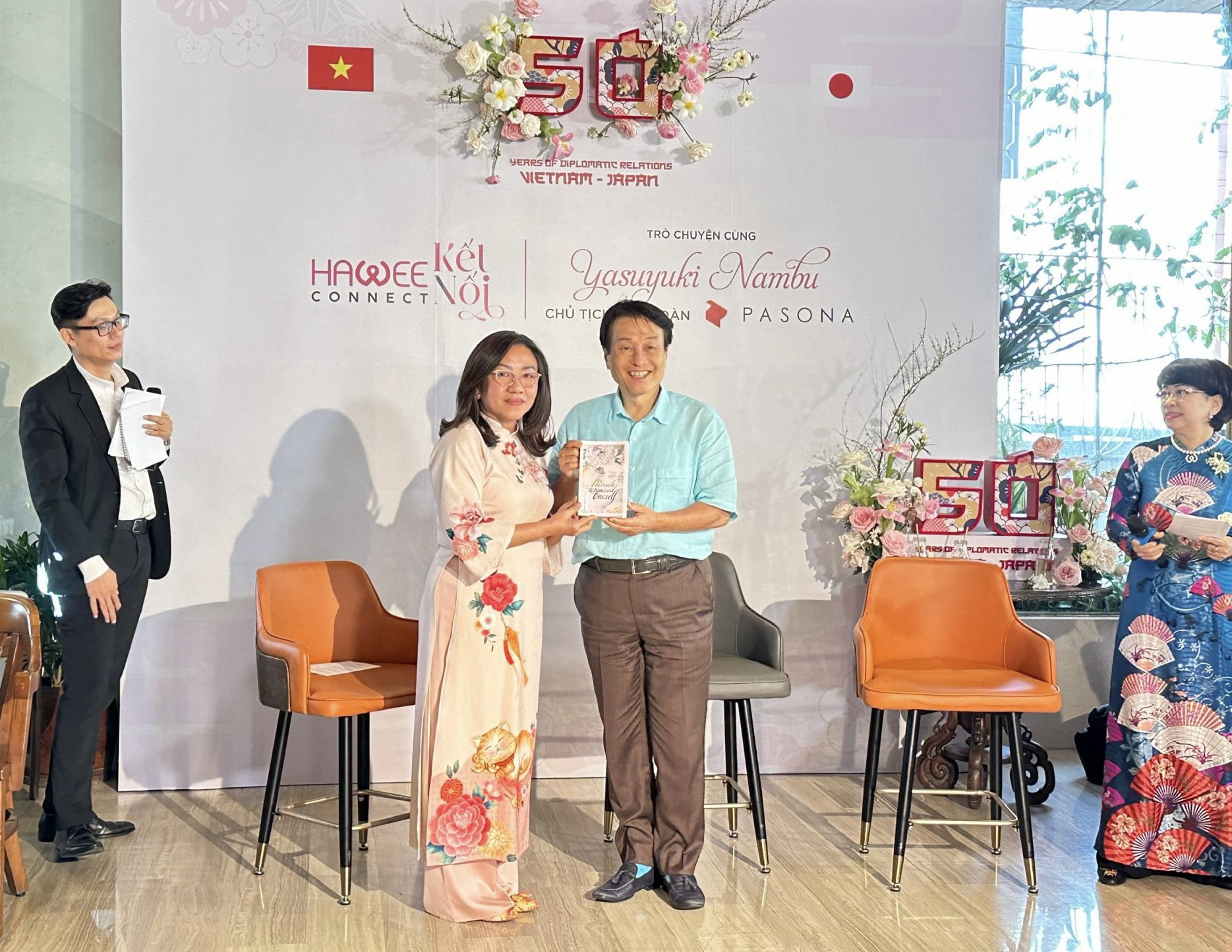 TYng_Giam_YYc_tYng_sach_Mr._Yasuyuki_Nambu_-_ChY_tYch_Pasona_trong_chuYi_sY_kiYn_Hawee_Connect
