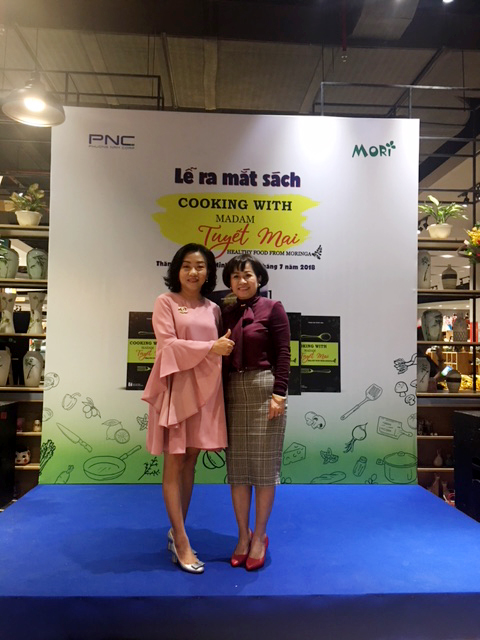 TGD_du_le_ra_mat_sach_Cooking_with_madam_Tuyet_Mai_1